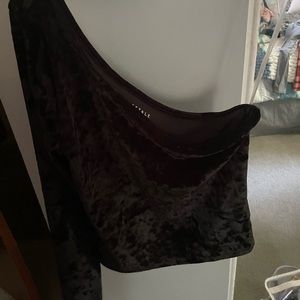 off the shoulder velvet long sleeve crop